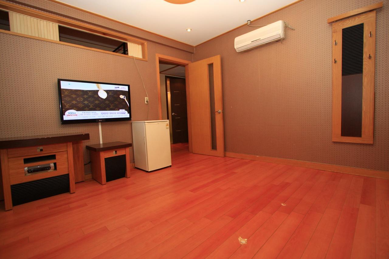 Blue Motel โพเรียง ภายนอก รูปภาพ
