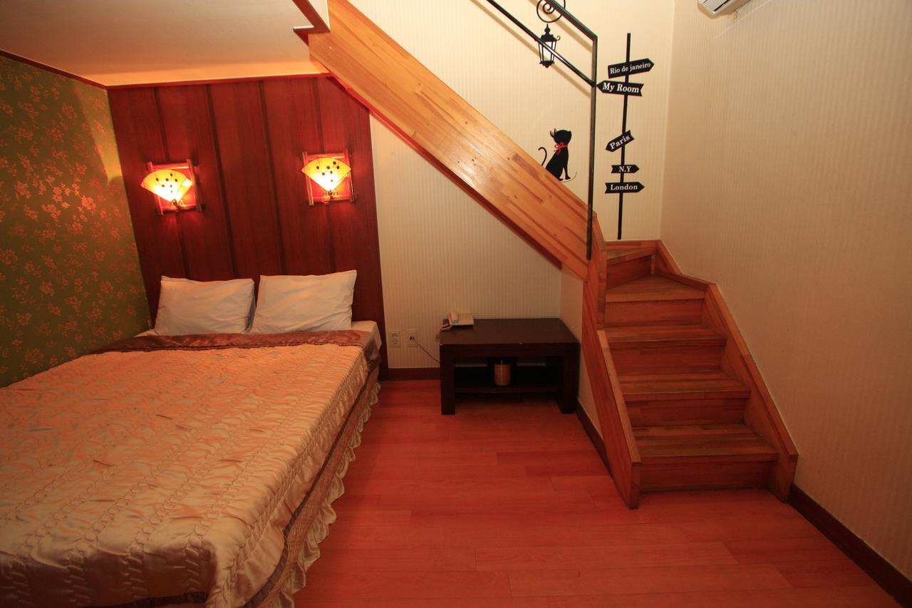 Blue Motel โพเรียง ภายนอก รูปภาพ