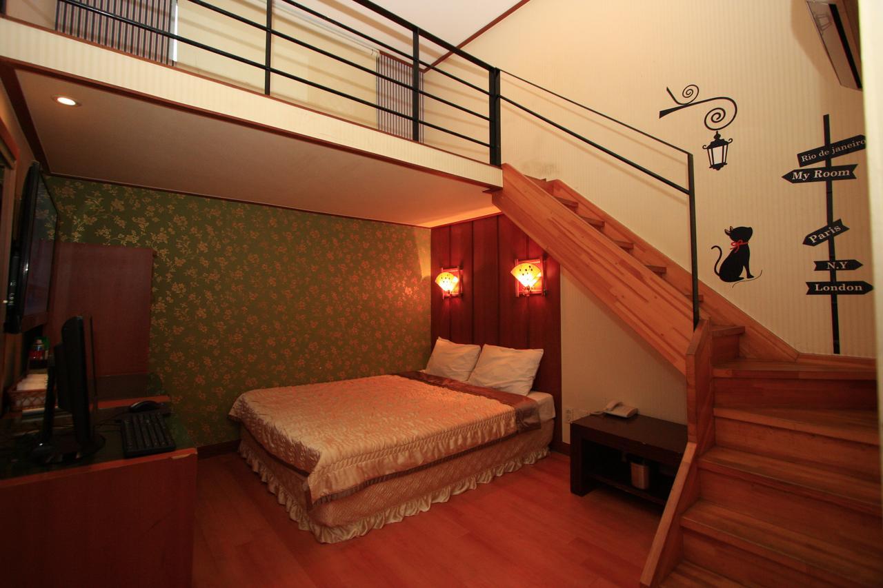 Blue Motel โพเรียง ภายนอก รูปภาพ
