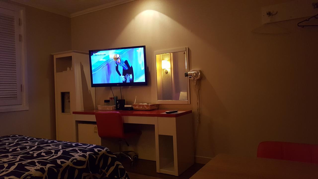 Blue Motel โพเรียง ภายนอก รูปภาพ